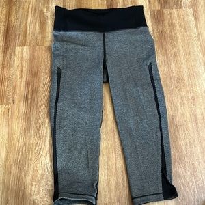 Lululemon Smooth Stride Grey Crop Leggings‎ Size 4
